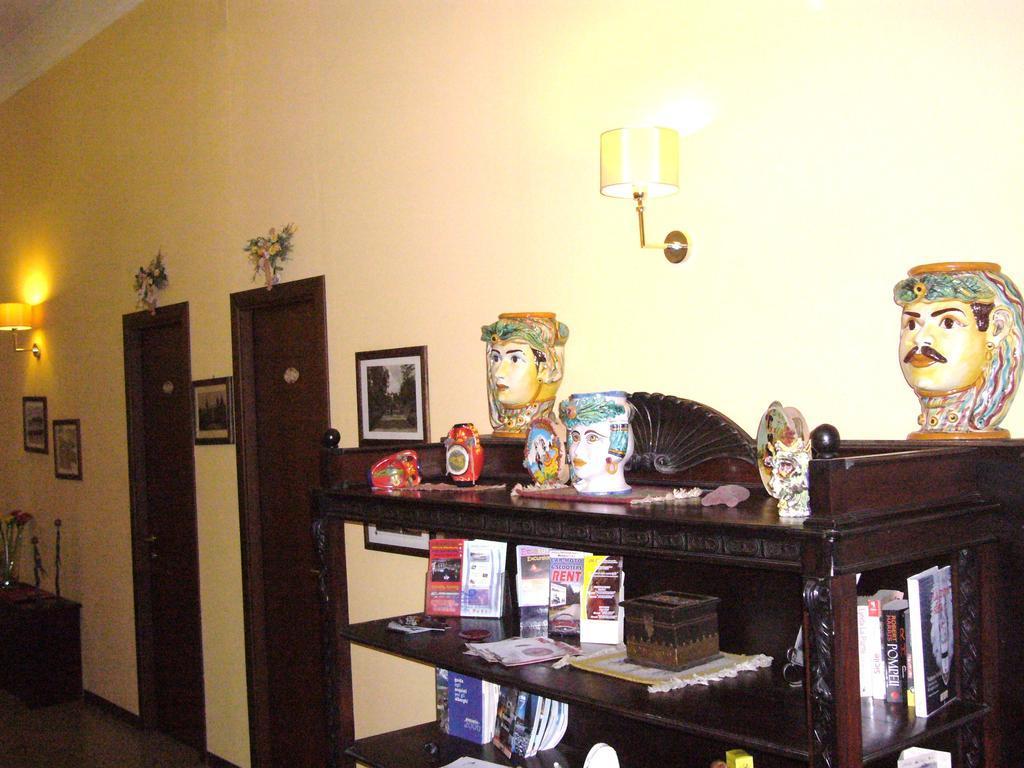 La Collegiata Guest House Катания Екстериор снимка