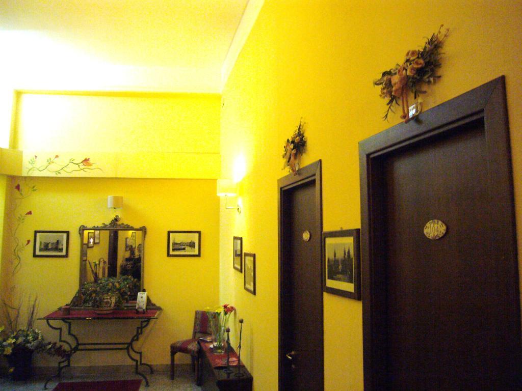 La Collegiata Guest House Катания Екстериор снимка