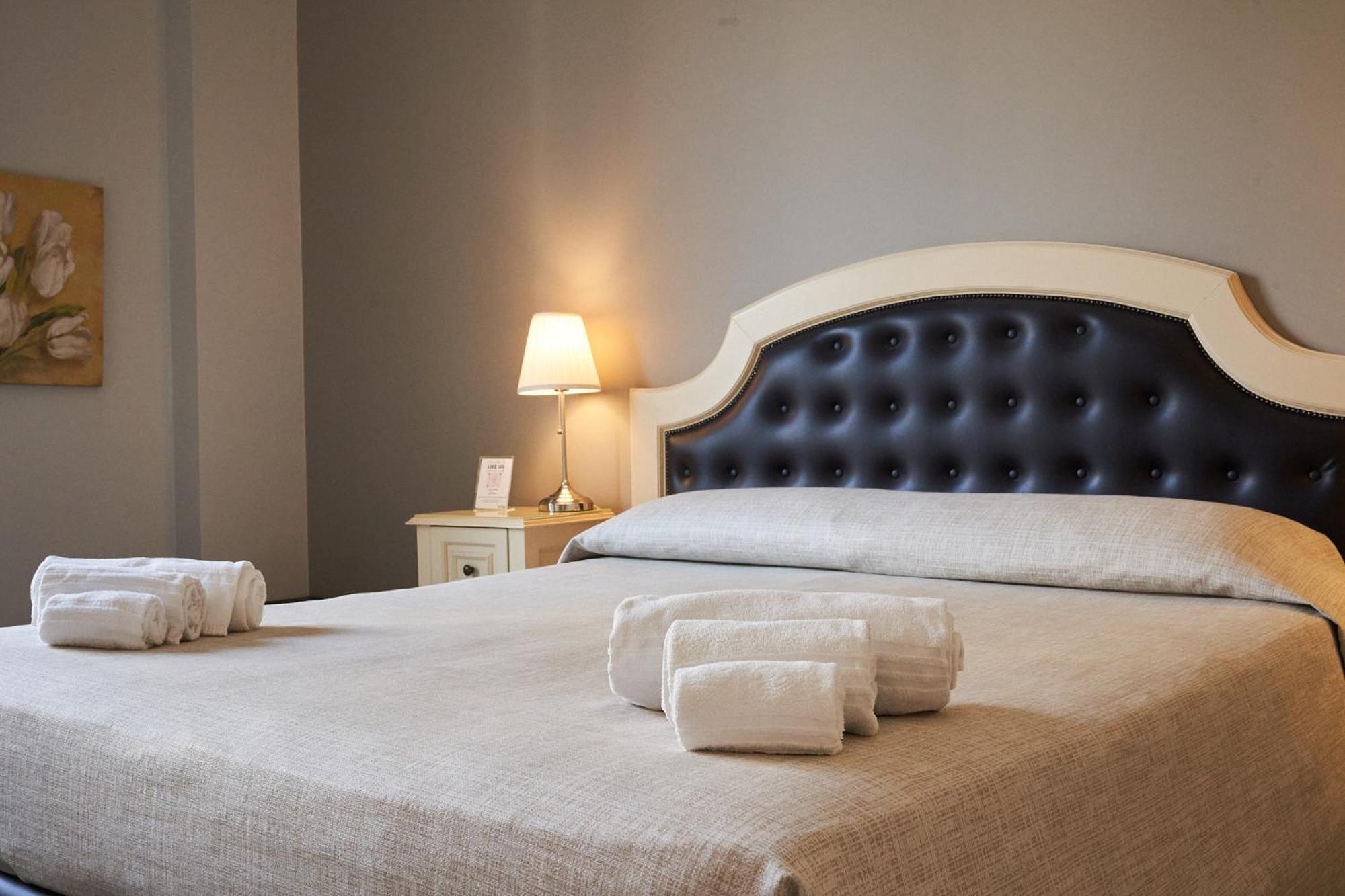 La Collegiata Guest House Катания Екстериор снимка